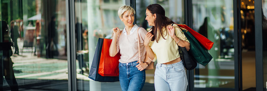 Women with shopping bags