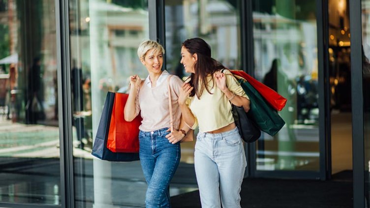 Women with shopping bags