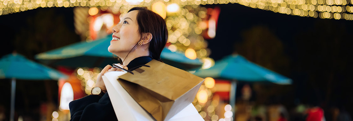 A woman holding shopping bag