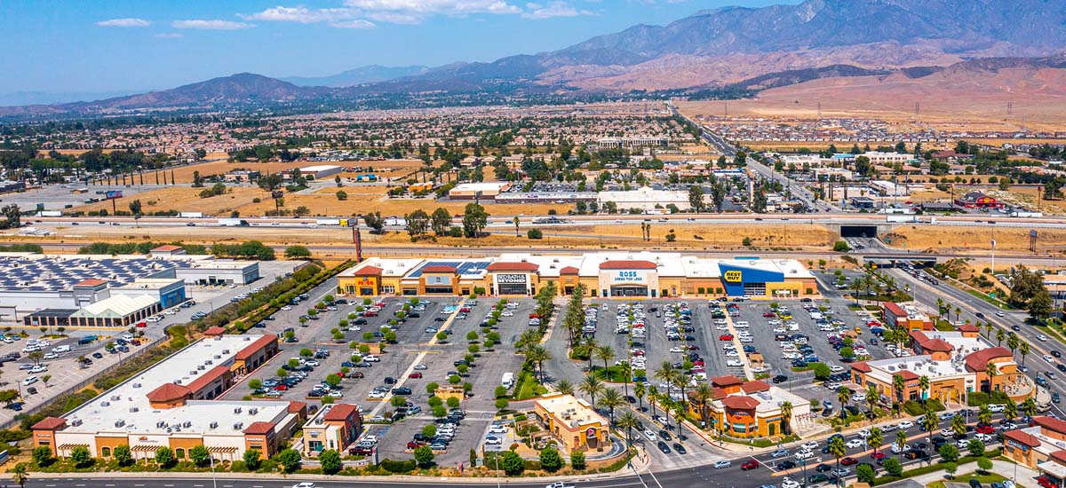 Growing Inland Empire grocery anchored shopping center trades for